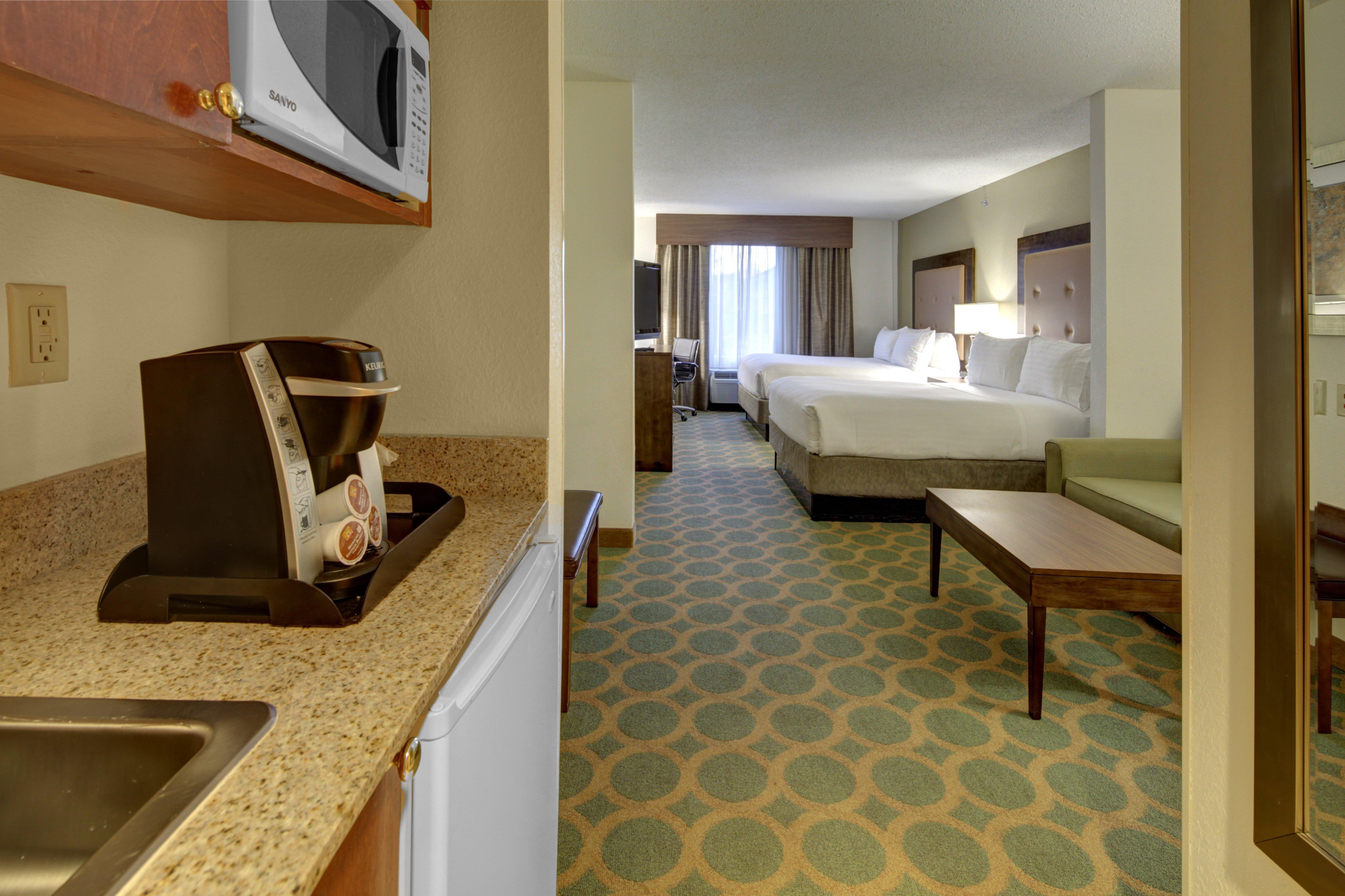 Holiday Inn Express Hotel & Suites Emporia By Ihg Exteriör bild