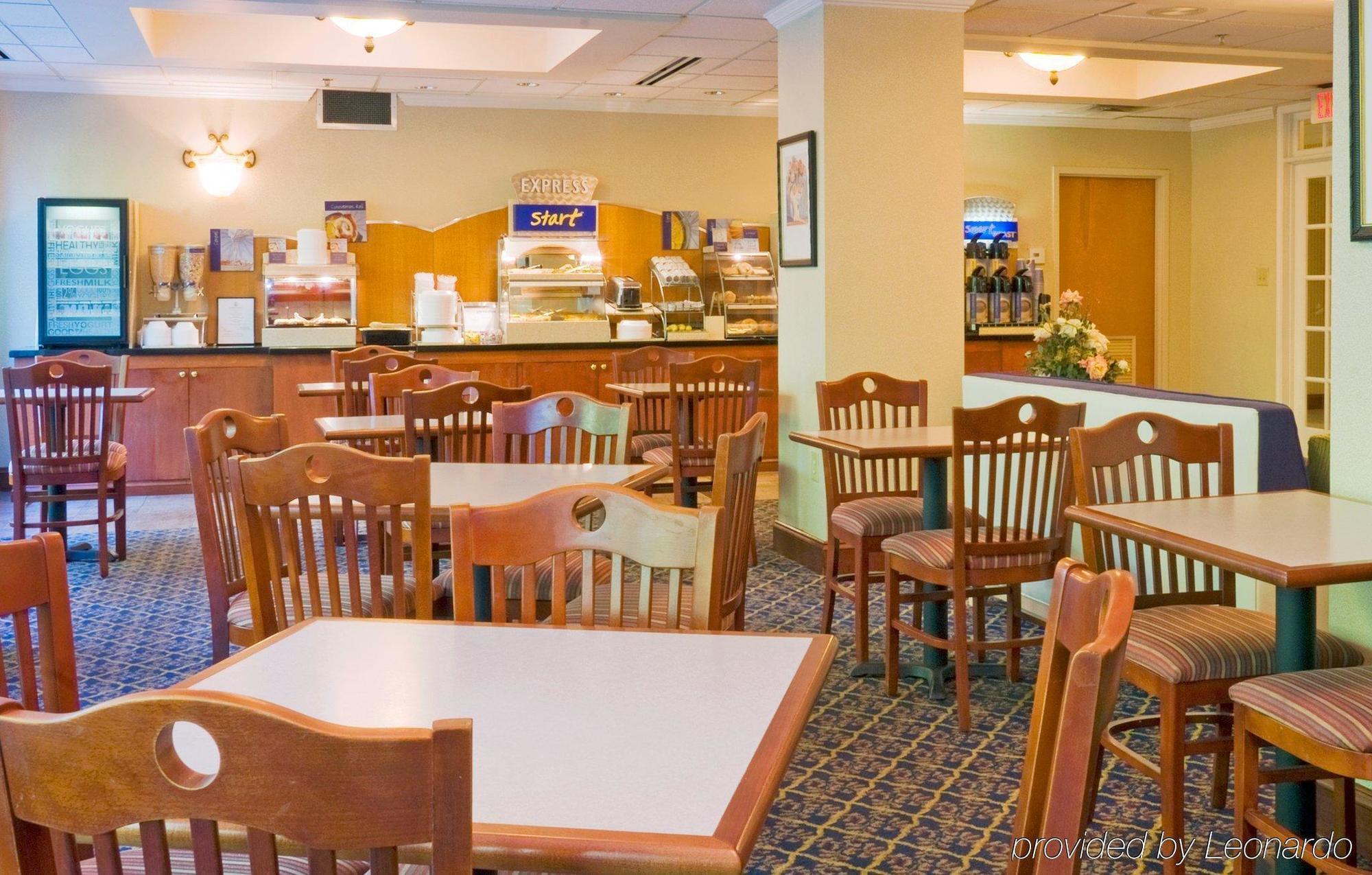 Holiday Inn Express Hotel & Suites Emporia By Ihg Exteriör bild