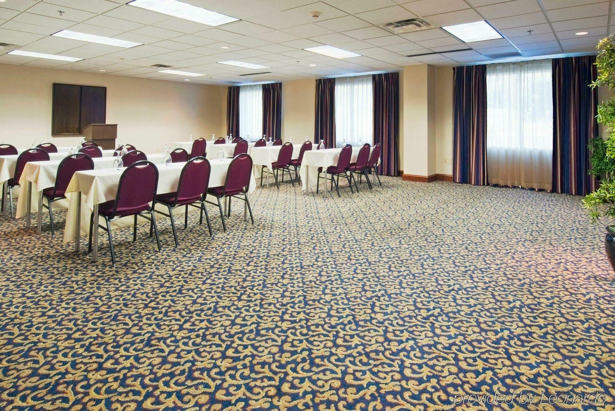 Holiday Inn Express Hotel & Suites Emporia By Ihg Exteriör bild