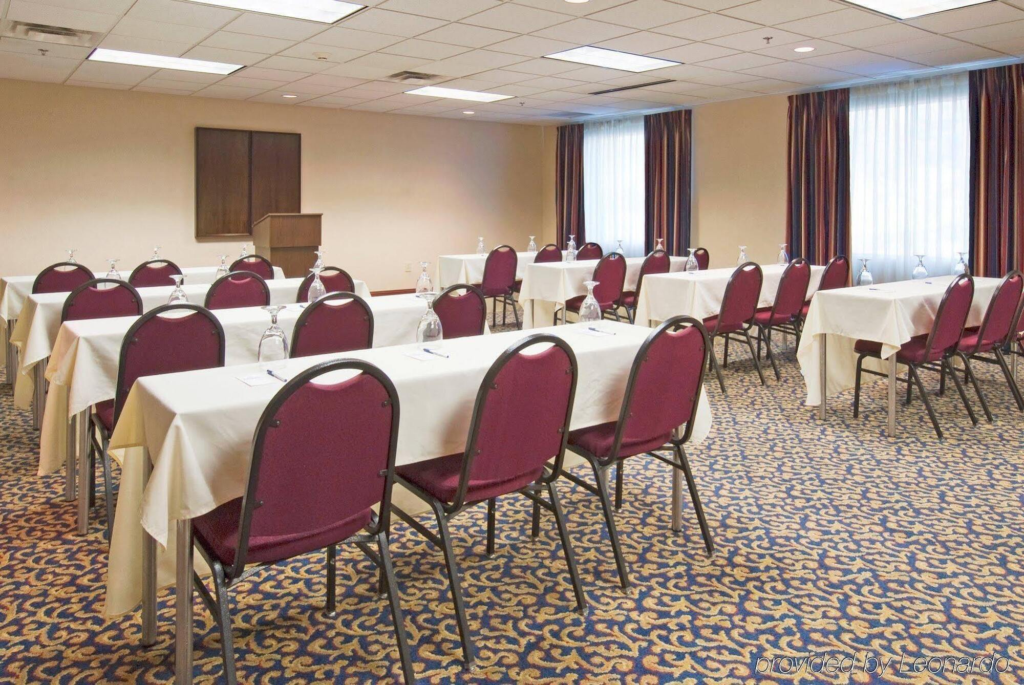 Holiday Inn Express Hotel & Suites Emporia By Ihg Exteriör bild