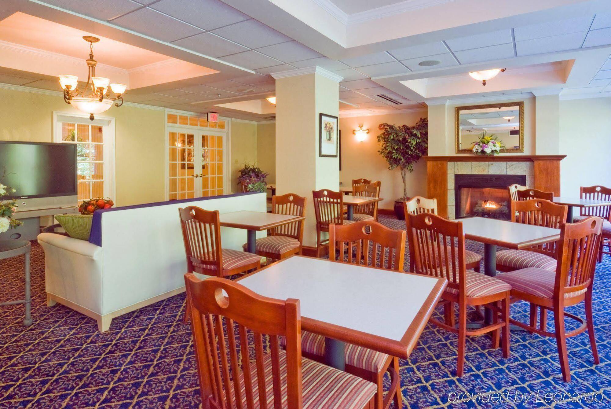 Holiday Inn Express Hotel & Suites Emporia By Ihg Exteriör bild